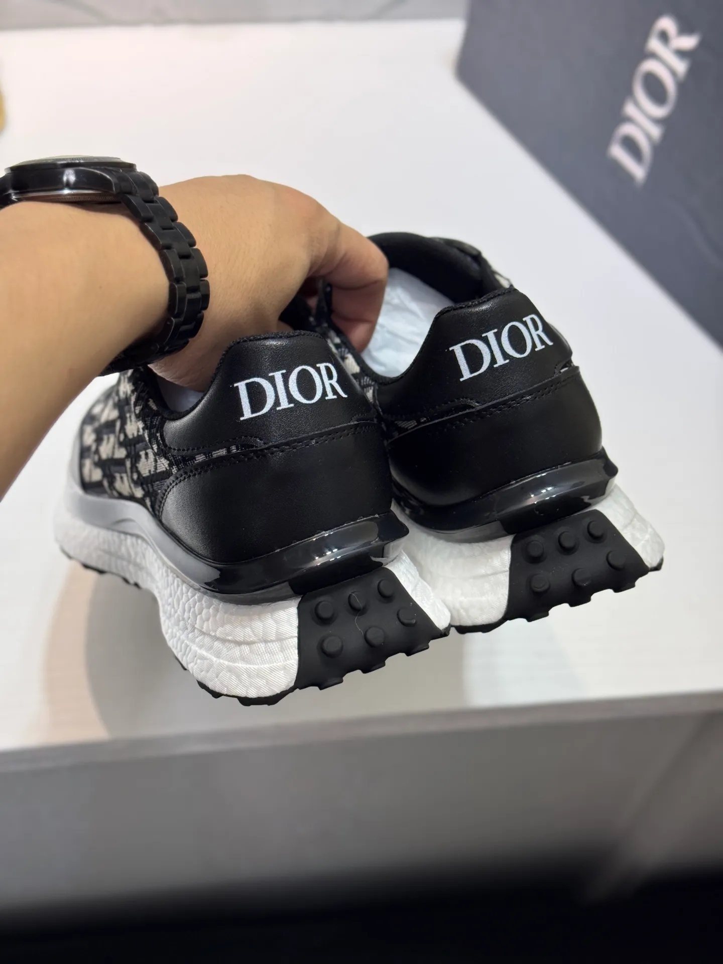 Men's shoes 💰440 [New style] 🐬🐬Original quality (Dior) latest model 🎁casual and fashionable men's shoes 👟hot style💥simple and elegant version, exclusive for trendy men. Unique official website latest brand elements 👑original decoration, imported cowhide stitching with classic fabrics, fashionable and generous accessories, ✅foamed TPU wear-resistant and taller outsole, light and comfortable. Size: 38-44 (45 customized